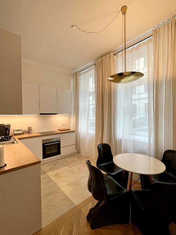 Zentrale Wohlfuehloase Apartment Виена Екстериор снимка