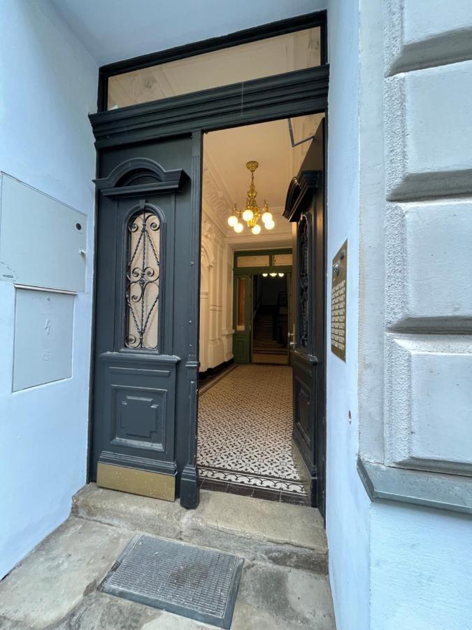 Zentrale Wohlfuehloase Apartment Виена Екстериор снимка
